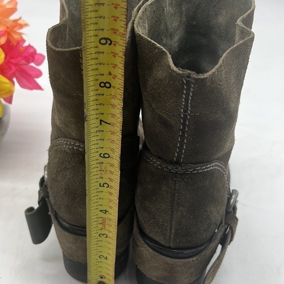 Vera Wang  Vera Wang Lavender Label Dark Green Suede Shin High Boots Size 9.5 MCA3959A